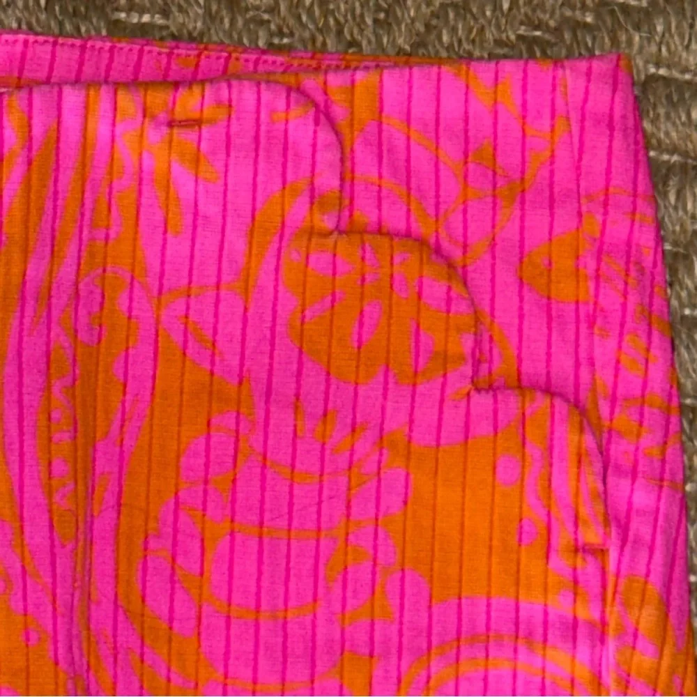 Lilly Pulitzer Neon Pink Orange Shorts Size 4 Woman’s 3” inseam Scallop Edge